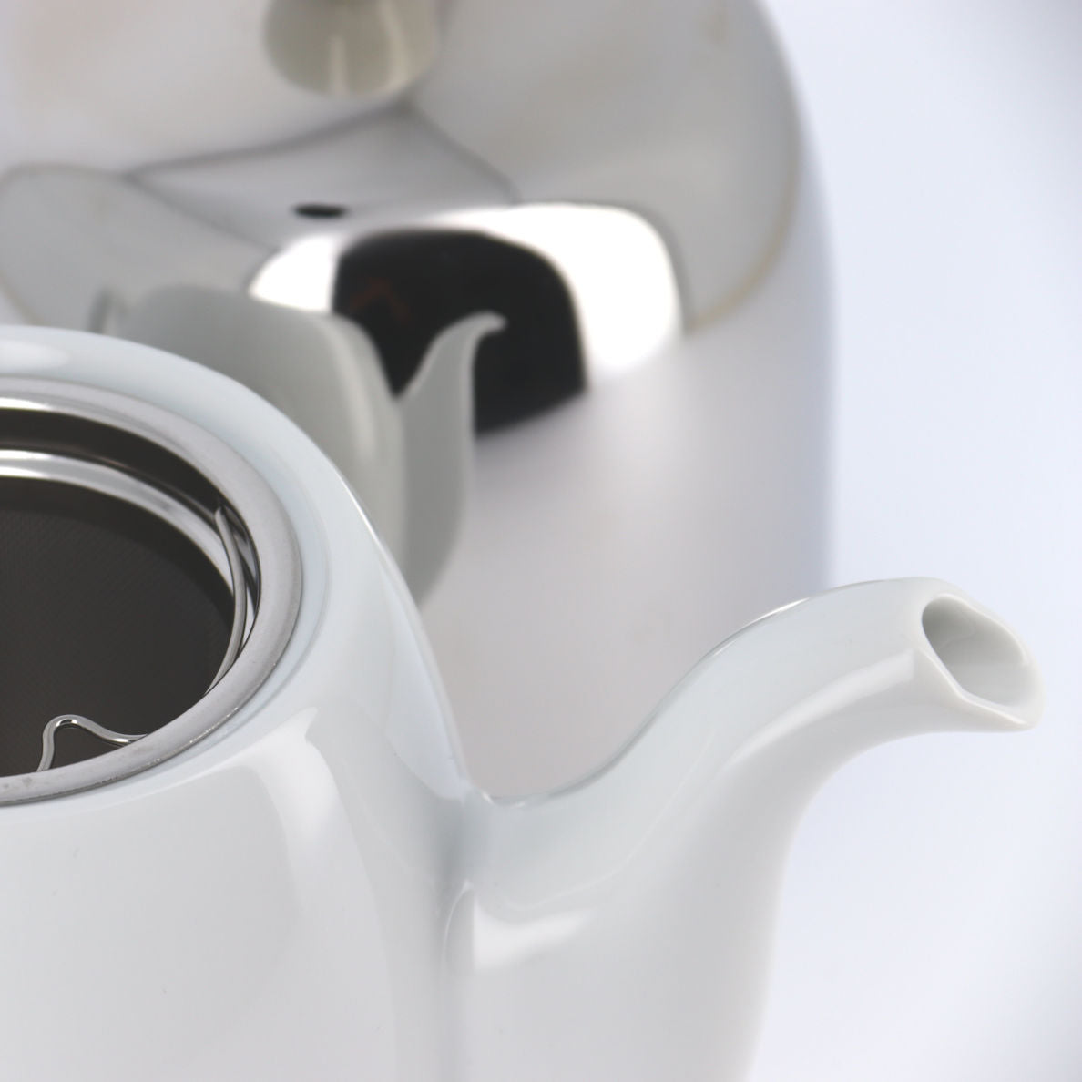 Degrenne Salam Teapot – 4-Cup Model, White Porcelain and Mirror Lid