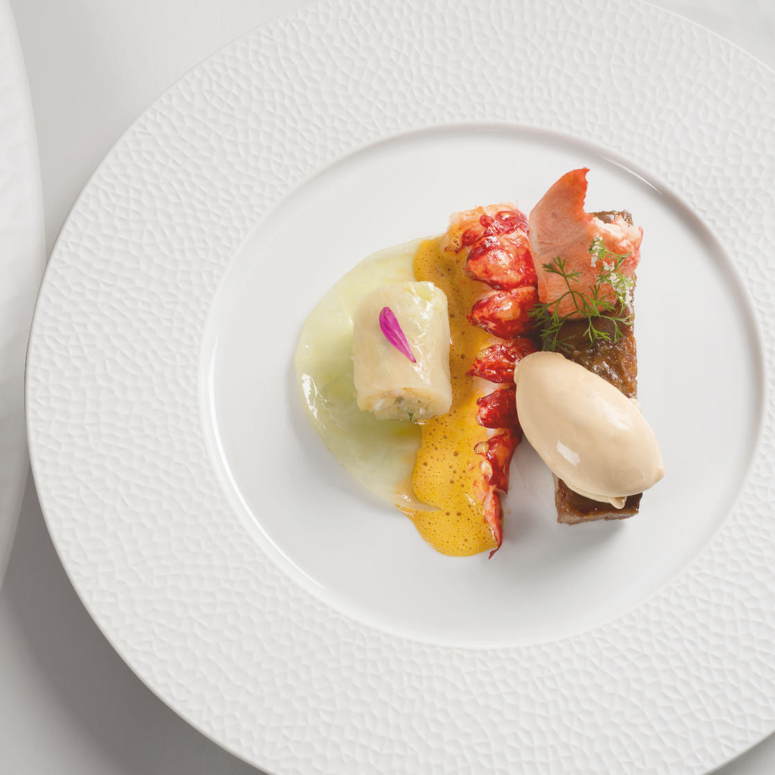 3 Round presentation plates 32 cm